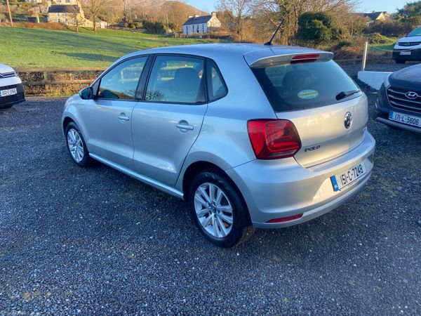 Volkswagen Polo 2015 381765812