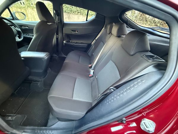 Toyota C-HR 2018 381775218