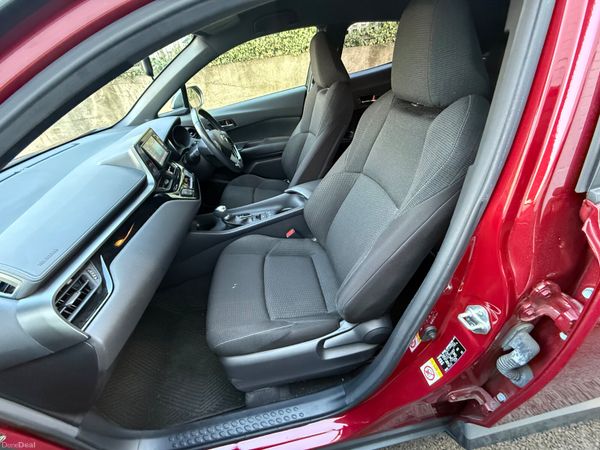 Toyota C-HR 2018 381775220