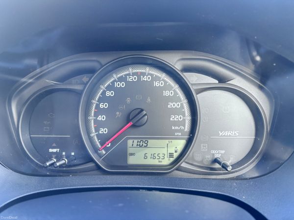 Toyota Yaris 2017 1.0 L petrol LOW KMS 381711762