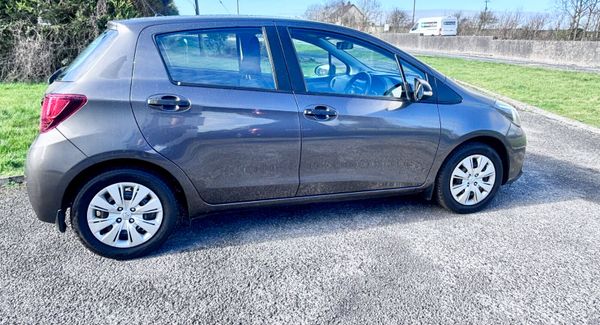 Toyota Yaris 2017 1.0 L petrol LOW KMS 381711798