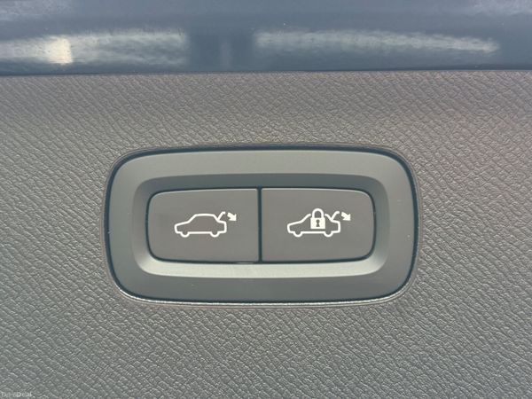 Stunning 231 Volvo XC90 R-Design! 381861354