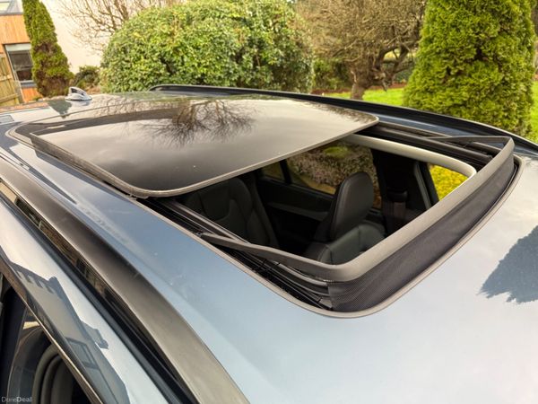 Stunning 231 Volvo XC90 R-Design! 381861364