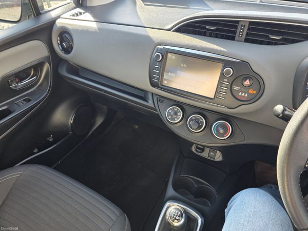 Toyota Yaris 2019 381810344