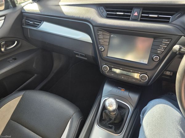 Toyota Avensis 2017 381811826