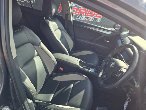 Toyota Avensis 2017 381811828