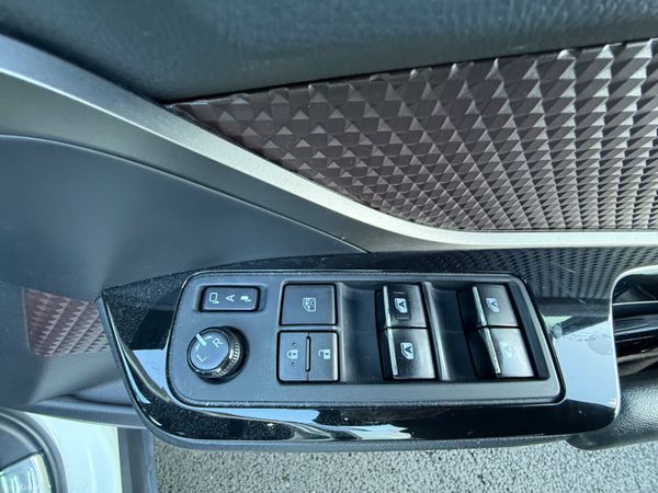 2017 Toyota C-HR 1.8 Hybrid Automatic,Top Specs 381814684