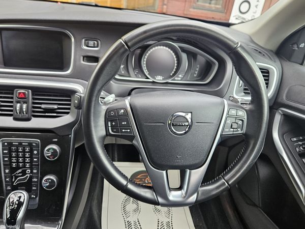 Volvo V40 D4 2.0 DIESEL AUTO NEW NCT 02/28 381968942