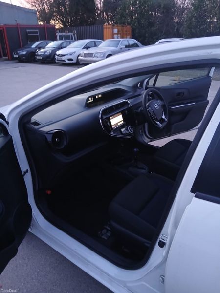 Toyota Aqua 2018 382042742