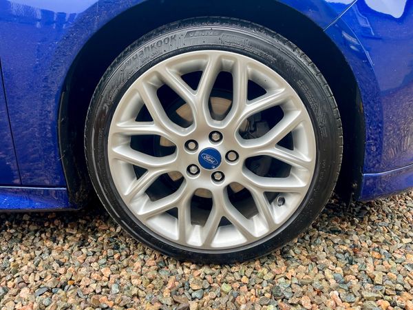 Ford Focus 2018 in RS blue 382070392