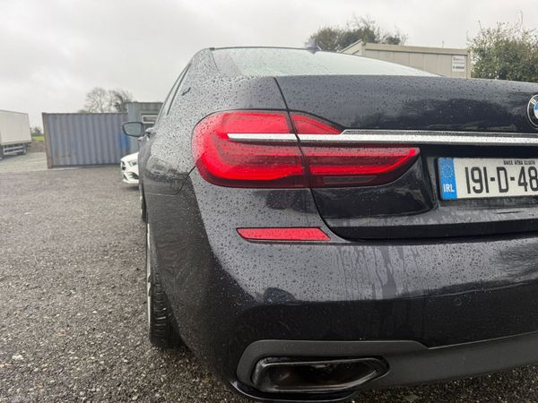 BMW 7-Series 2019 382152296
