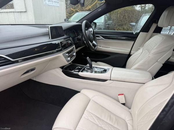 BMW 7-Series 2019 382152304