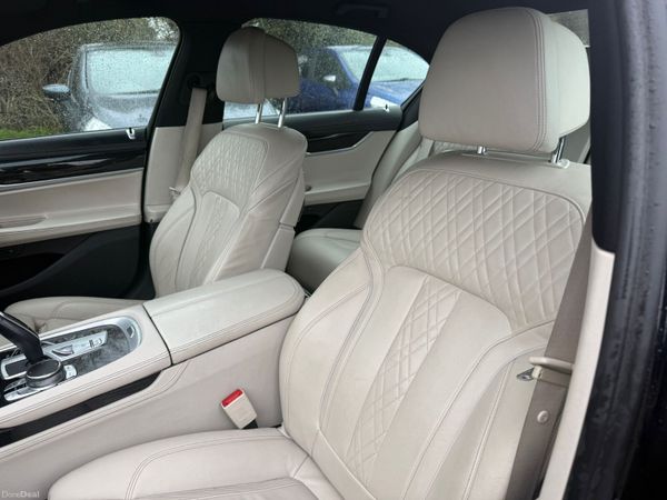 BMW 7-Series 2019 382152322