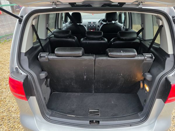 Volkswagen Touran 2012 382156416