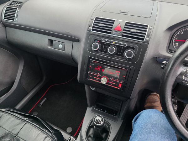 Volkswagen Touran 2012 382156418