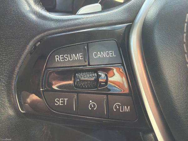 BMW 5-Series 2021 SE MHT 382157674