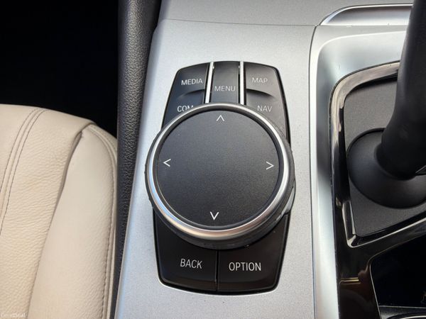 BMW 5-Series 2021 SE MHT 382157736