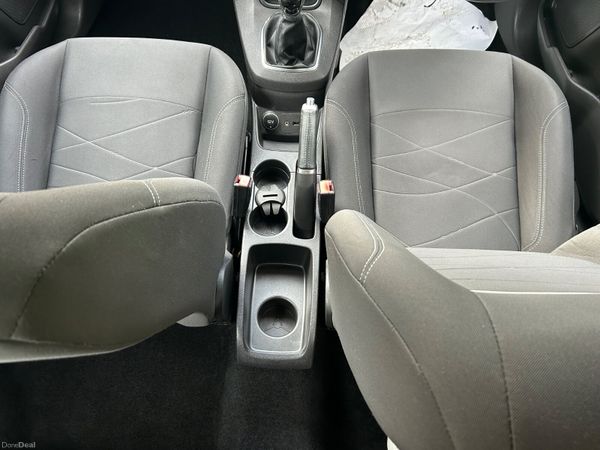 Ford Fiesta 2016 (NCT 03/27) 382195436