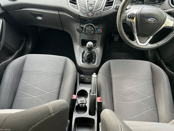 Ford Fiesta 2016 (NCT 03/27) 382195438