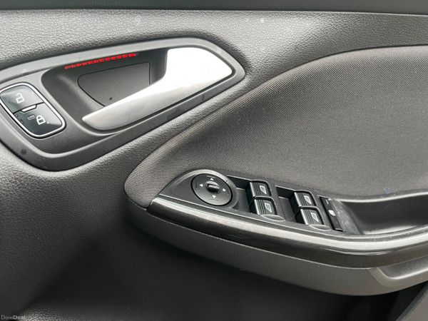 Ford Focus 1.5 TDCi 120PS Titanium 382104652