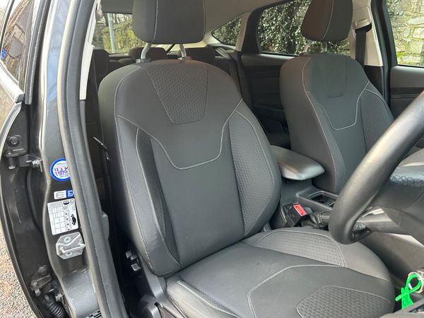 2018 FORD FOCUS ZETEC SERVICE HISTORY 382120438