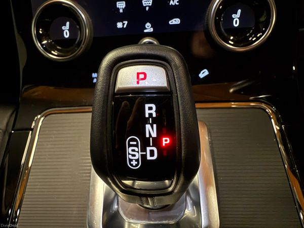 221 Range Rover Evoque 1.5 P300E R-Dynamic SE 382283652