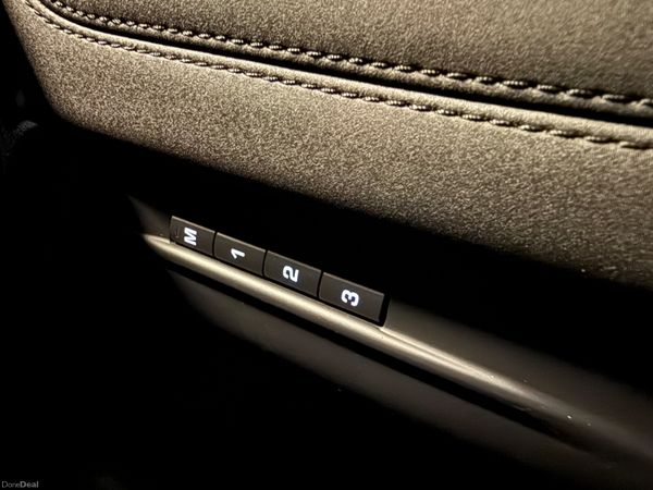 221 Range Rover Evoque 1.5 P300E R-Dynamic SE 382283660