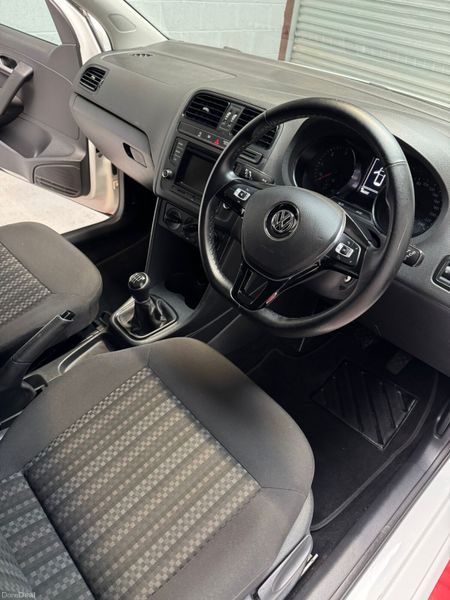 Volkswagen Polo 2016 382297398