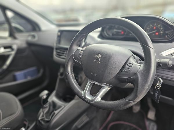 PEUGEOT 208 BLACK EDT // 03/28 NCT 382210080