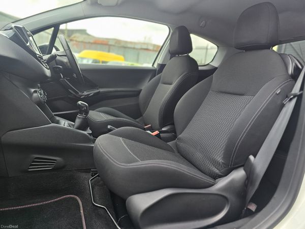 PEUGEOT 208 BLACK EDT // 03/28 NCT 382210084