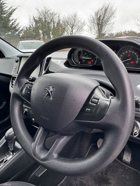 Peugeot 208 1.2 Automatic 32000KM 2016 High Spec 382348908