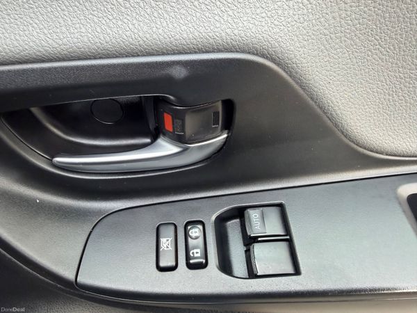 Toyota Yaris 2019 LUNA 1.0 VVTi LOW MILEAGE 382393354