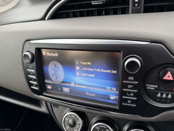 Toyota Yaris 2019 LUNA 1.0 VVTi LOW MILEAGE 382393338