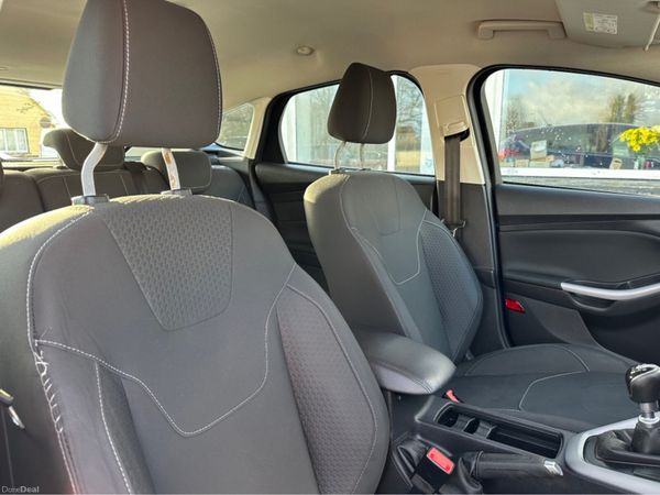 Ford Focus ZETEC 5DR 1.5 TD 95PS 6SPEED 4DR 382398576