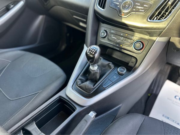 Ford Focus ZETEC 5DR 1.5 TD 95PS 6SPEED 4DR 382398586