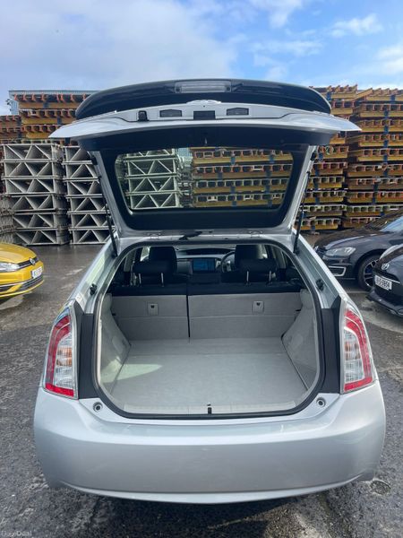 Toyota prius 382469660