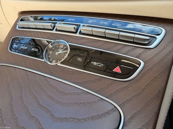 Mercedes-Benz E-Class 2019 382479380