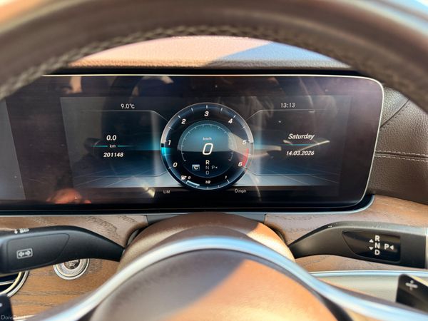 Mercedes-Benz E-Class 2019 382479386