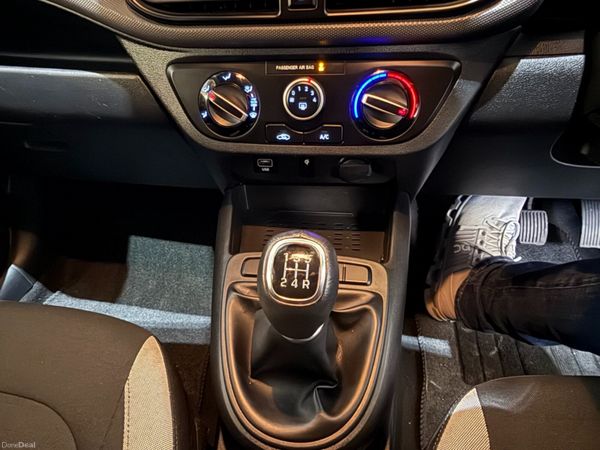 Hyundai i10 Deluxe Plus 1.0L 382491018