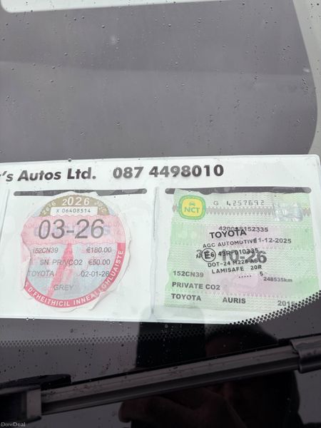 Toyota Auris 2015 382406124