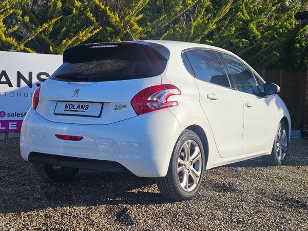 2015 Peugeot 208 allure automatic 37000km !! 382406580