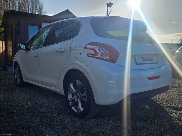 2015 Peugeot 208 allure automatic 37000km !! 382406582