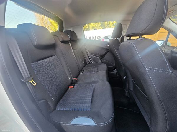 2015 Peugeot 208 allure automatic 37000km !! 382406586