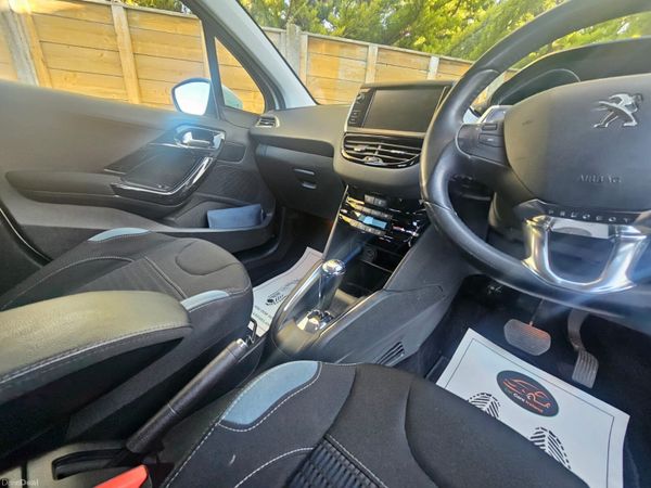 2015 Peugeot 208 allure automatic 37000km !! 382406592