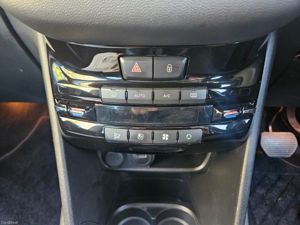 2015 Peugeot 208 allure automatic 37000km !! 382406594