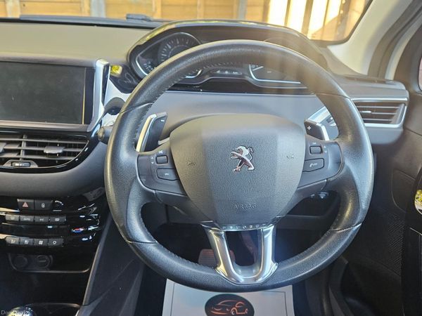 2015 Peugeot 208 allure automatic 37000km !! 382406596