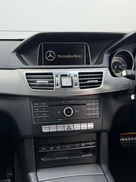 Mercedes-Benz E220d AMG NightEdition 382408788