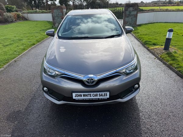 Toyota Auris Luna 1.4 D4D 382415692