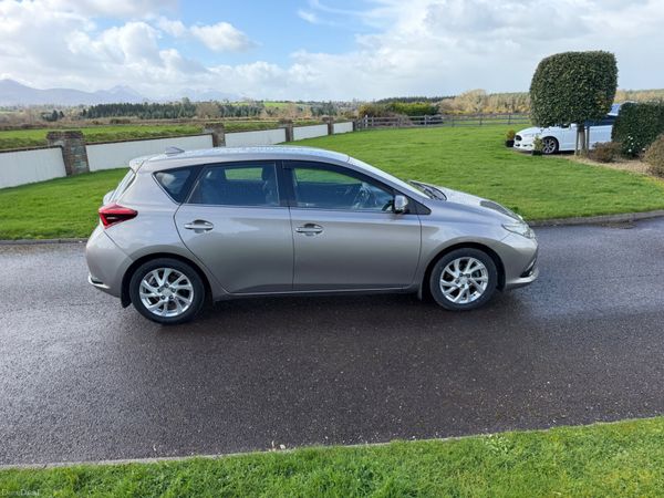 Toyota Auris Luna 1.4 D4D 382415694