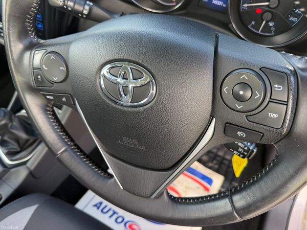 Toyota Auris Luna 1.4 D4D 382415698